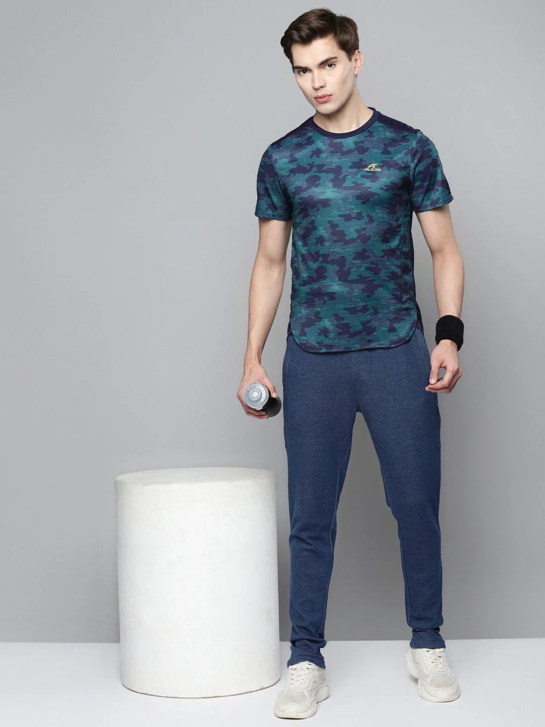 Alcis Men Blue Solid Slim Fit T-shirt