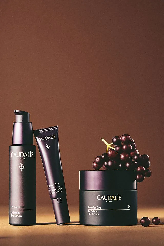 Anti-aging serum Caudalie Premier Cru, purple