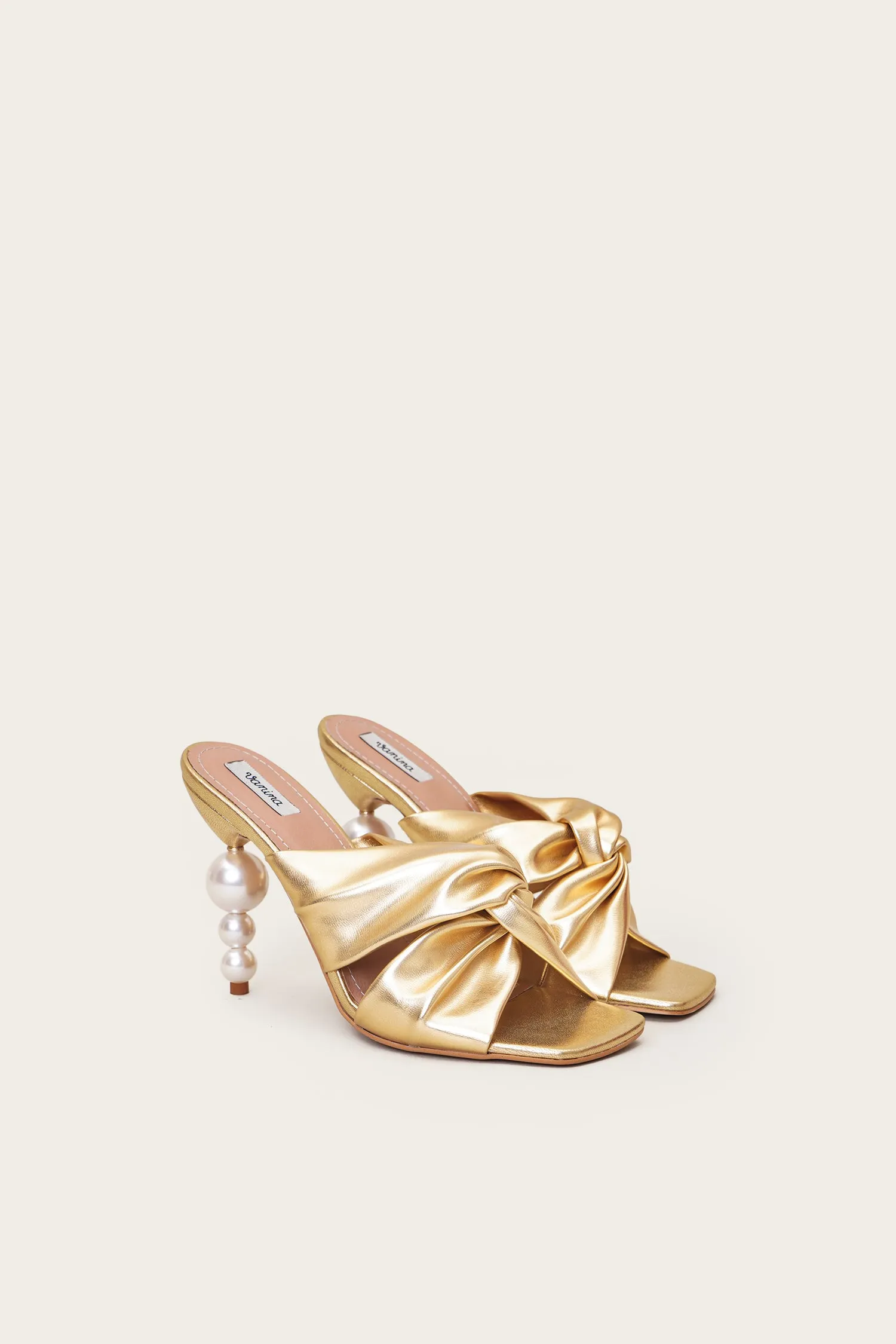 Camelia Pumps