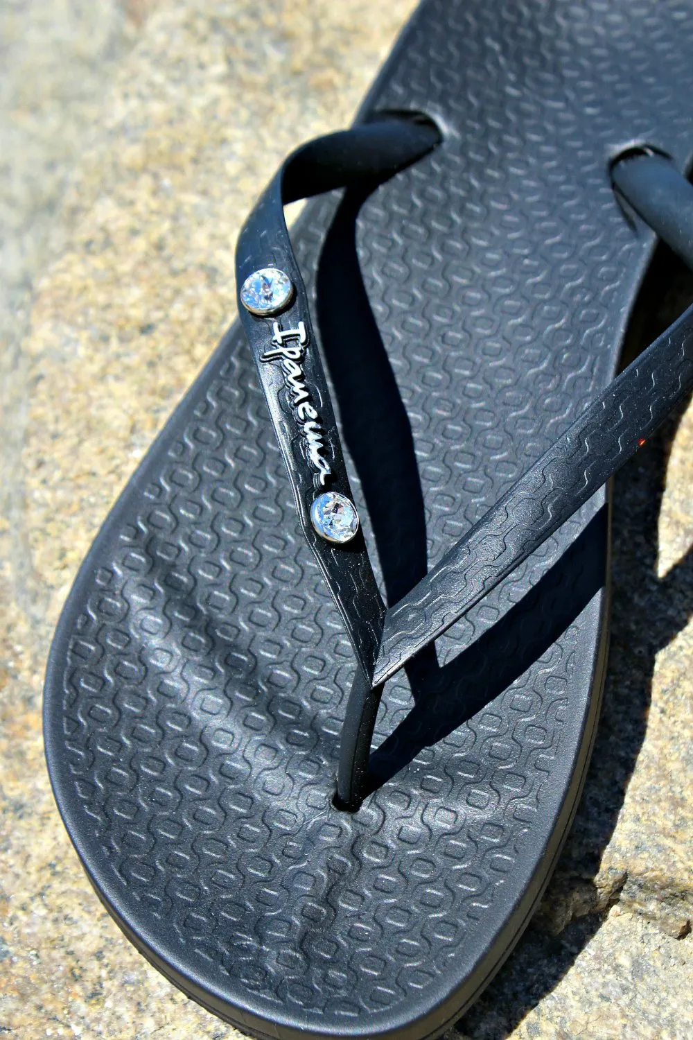 GB ORIGINAL!!  Ipanema Black Flip Flop w/ Swarovski Crystals