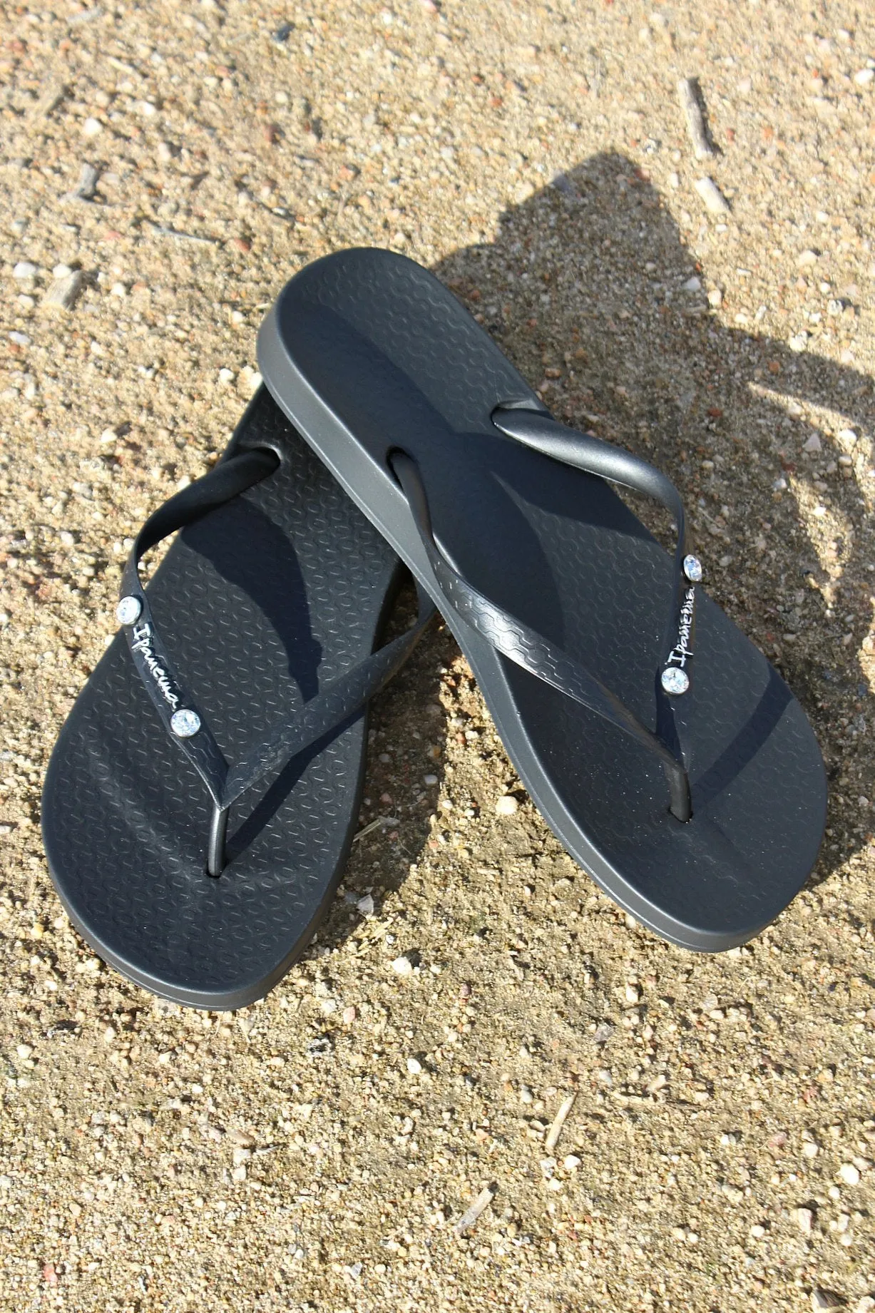 GB ORIGINAL!!  Ipanema Black Flip Flop w/ Swarovski Crystals