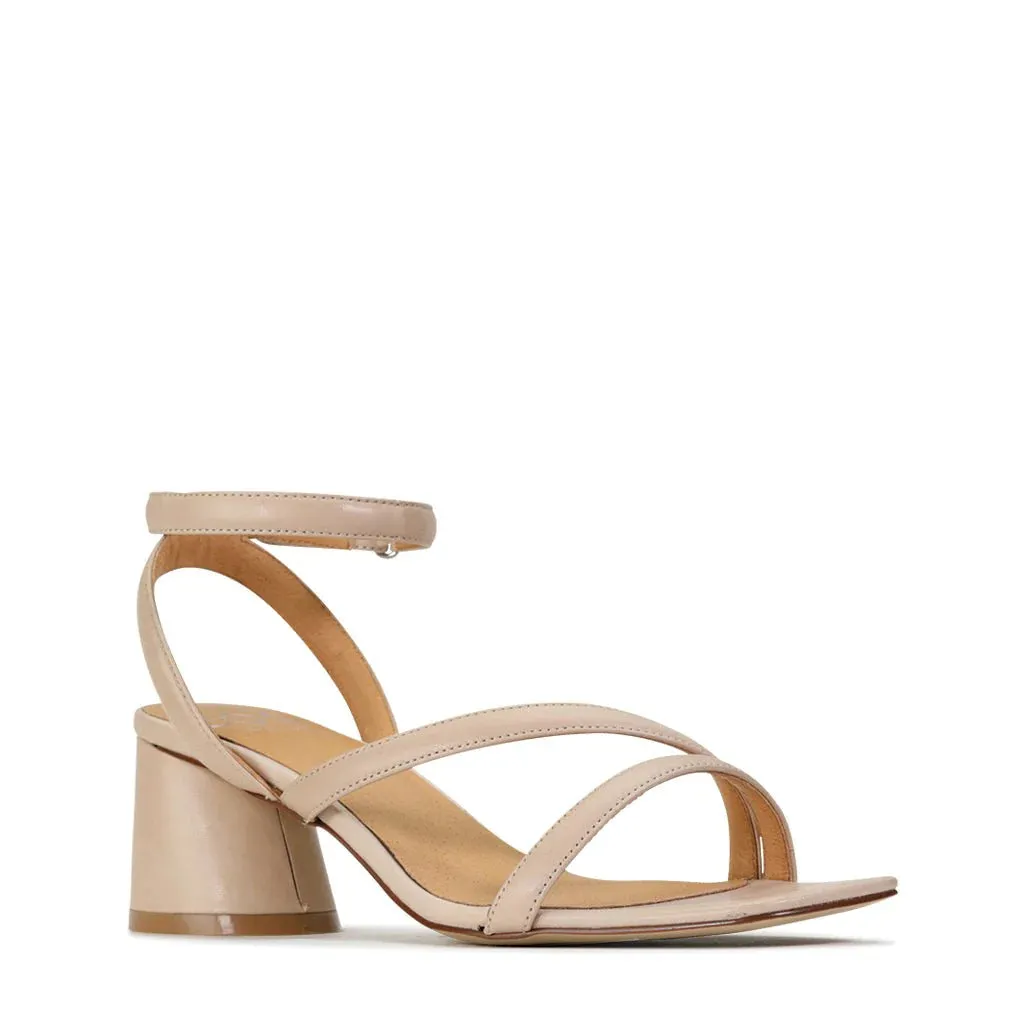 Petricia Heel in Nude