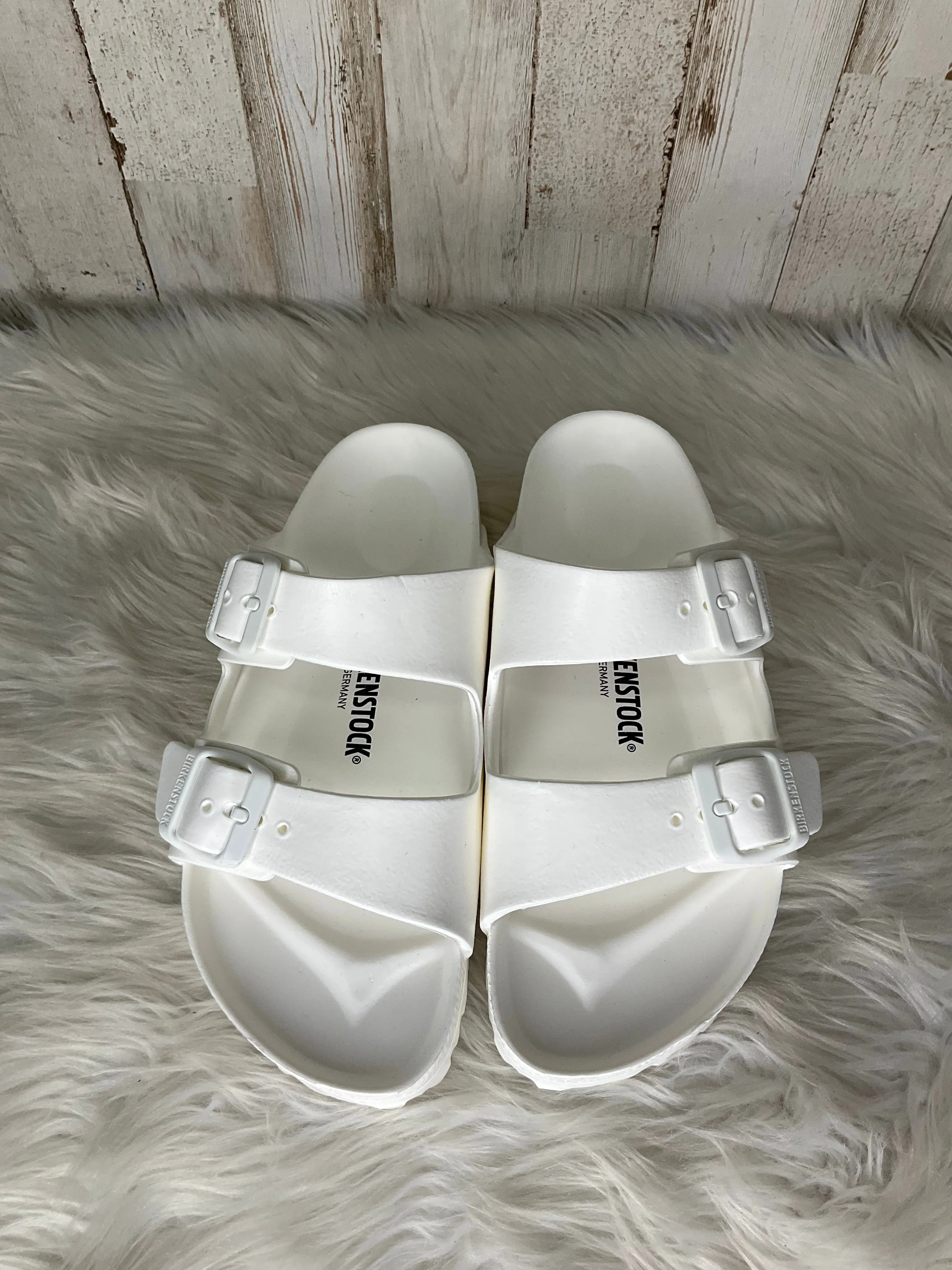 Sandals Flats By Birkenstock In White, Size: 5