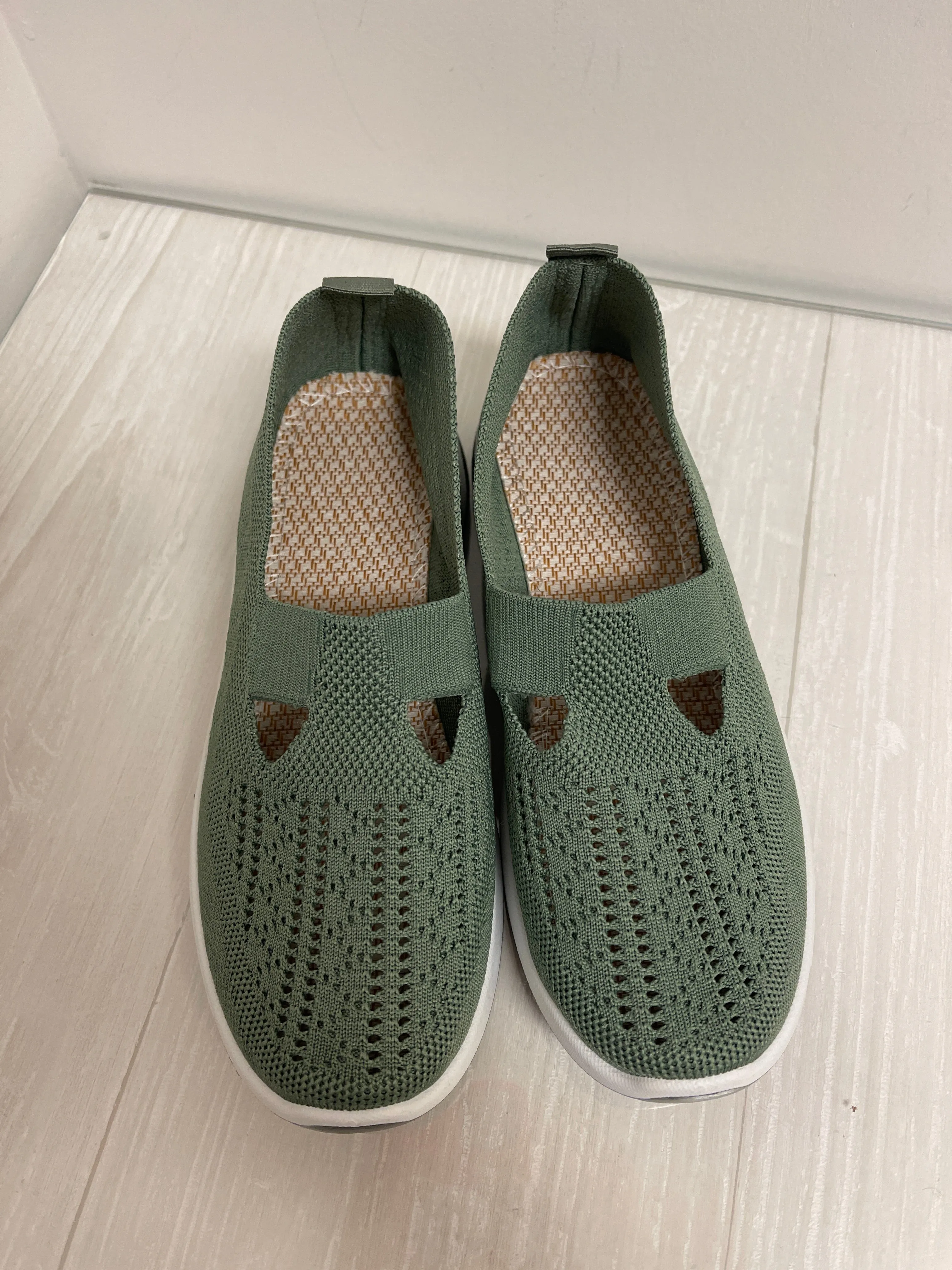 Shoes Flats By Clothes Mentor In Green, Size: 7.5