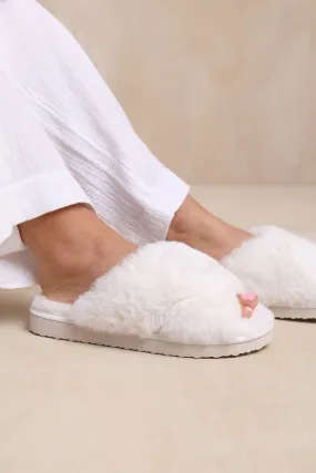 WEEKEND CROSS OVER FLUFFY SLIPPERS IN WHITE