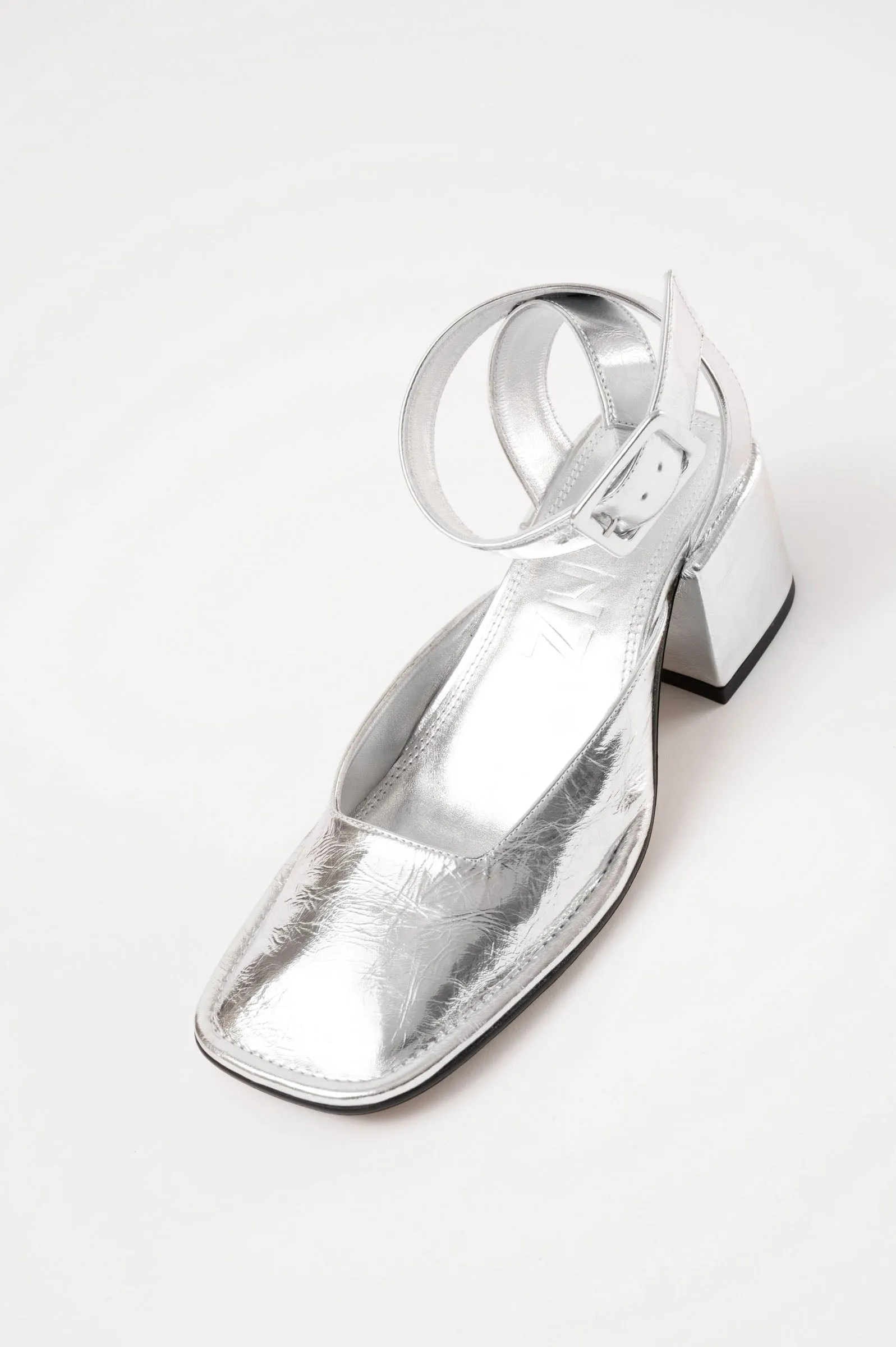 YASU - Silver Wrinkled Polished Leather Pumps